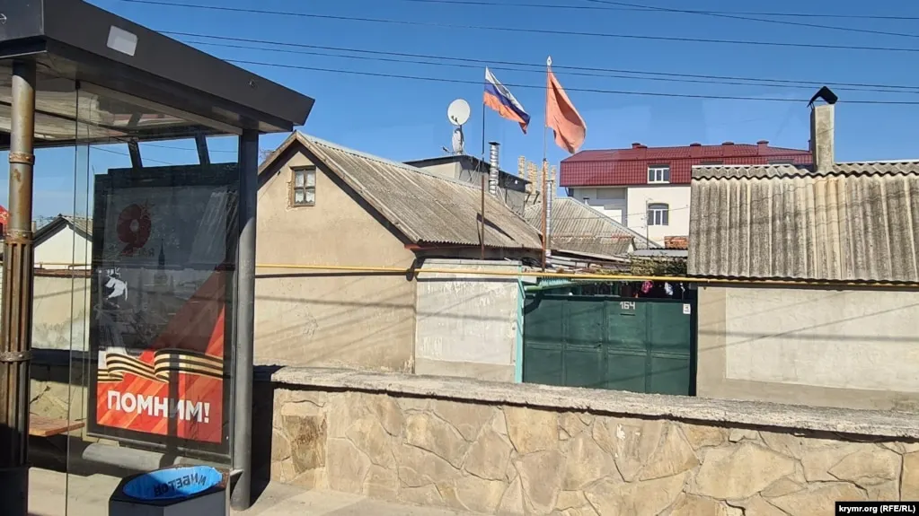 В результате серии атак беспилотников в Крыму и на юге России погибли несколько человек, пострадали десятки — власти сообщают о разрушениях и сработавшей ПВО.
