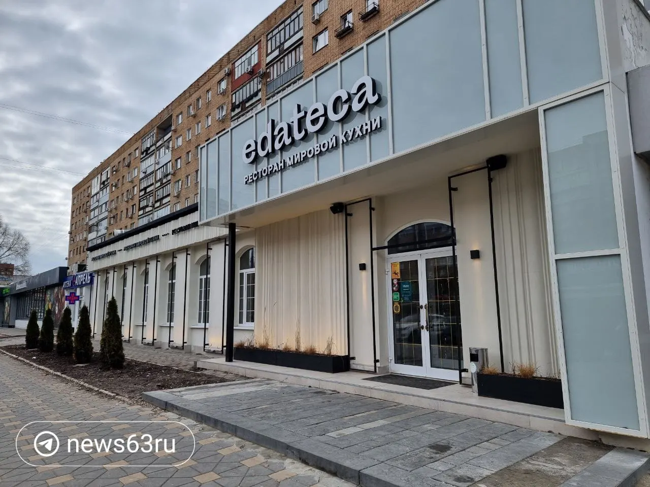 Филиал сети «Едатека» на проспекте Ленина в Тольятти объявил о закрытии — дверями заведёт последний рабочий день 30 июня. В марте 2025 года попытка закрыть точку через суд предпринималась из‑за жалоб на шум вентиляции; сейчас в сети причины ухода не комментируют.