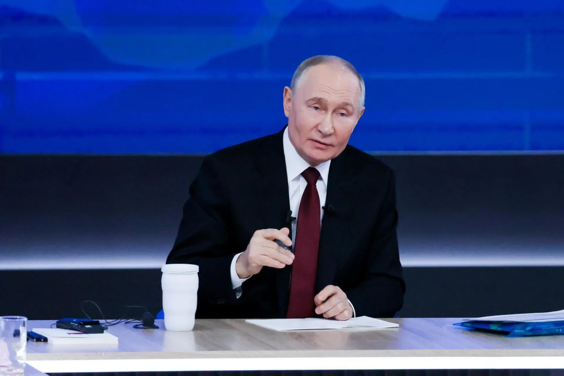 Президент объявил о планах нарастить кадровый и инфраструктурный потенциал здравоохранения и обратить внимание на повышение престижа медицинских профессий.