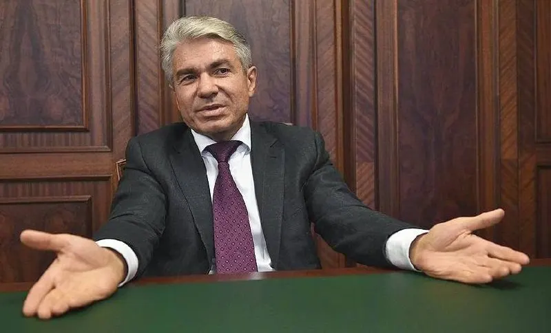 Заместитель министра юстиции Олег Свиридененко сообщил, что лишь 4% внесённых в 2025 году в реестр иноагентов получали зарубежные средства; после 2022 года в критерии добавили пункт об «иных формах влияния».
