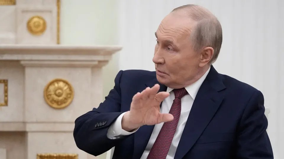 Совладелец «Русагро» потерял контроль над созданной им компанией — это часть широкой волны национализаций с 2022 года. По оценкам, заведено более сотни дел и изъято активов на триллионы рублей; бизнесмены пытаются идти навстречу власти, но риски для элиты остаются высокими.