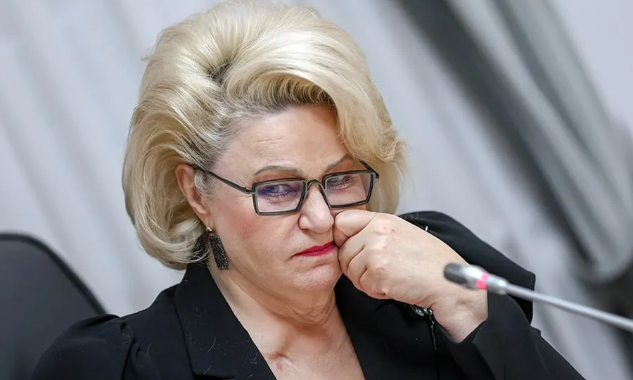 Нина Останина призвала Роскомнадзор и Минцифры применять методы контроля, похожие на ограничения трафика, чтобы сократить время пребывания детей в онлайн‑играх.