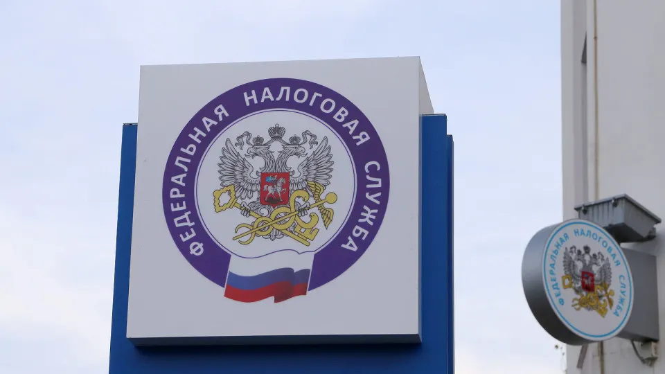 Предложенные поправки замораживают порог по НДС для упрощёнников, но не затрагивают около 1,5 млн владельцев патентов. Это усиливает нагрузку на самый уязвимый микробизнес и повышает риск ухода в тень и закрытий.