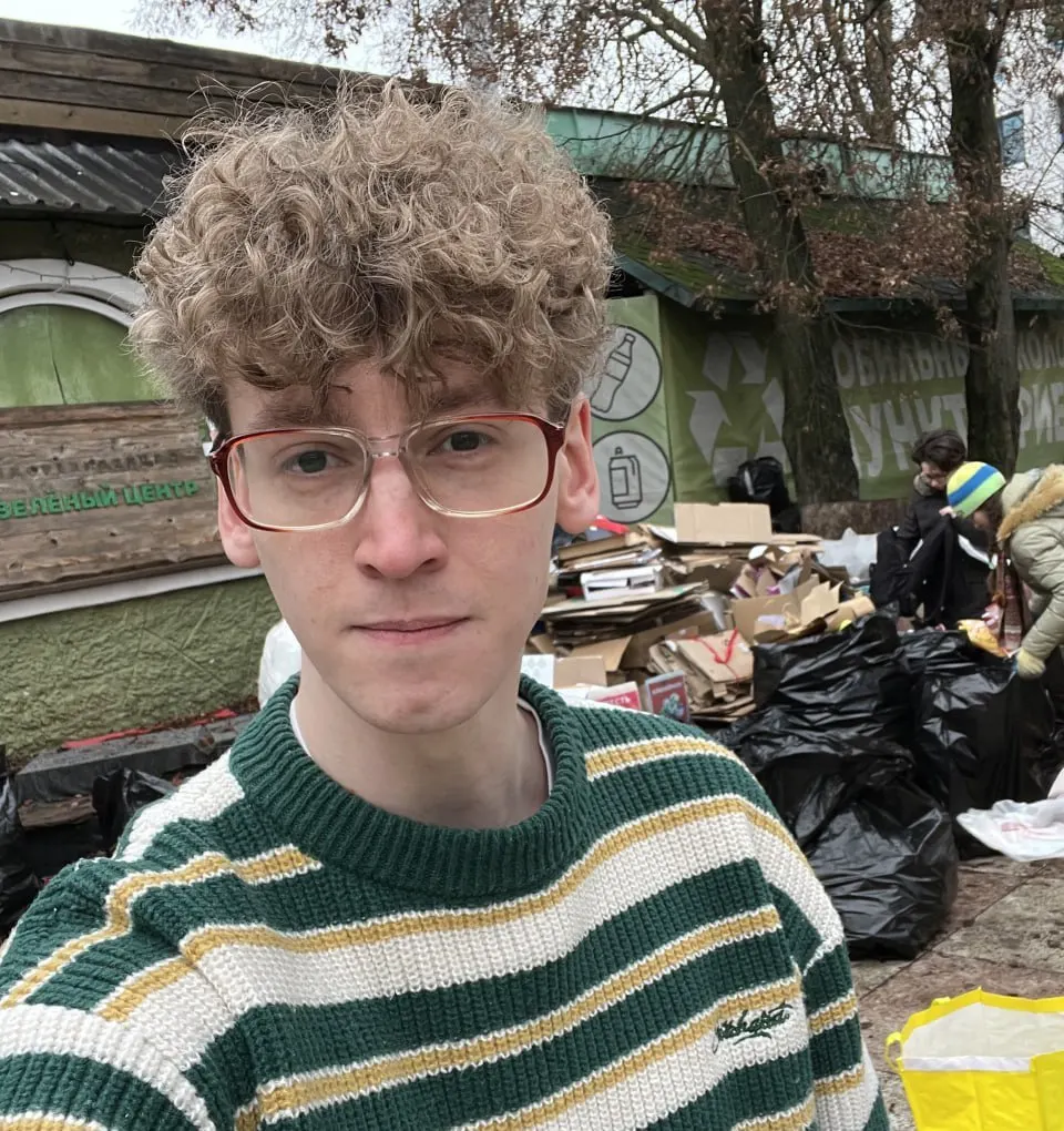 Калужский активист Константин Ларионов арестован на семь суток по статье о производстве и распространении экстремистских материалов: правоохранители посчитали, что его публикации содержали «оправдание деятельности» А. Навального. По этой статье может последовать годичный запрет на участие в выборах.