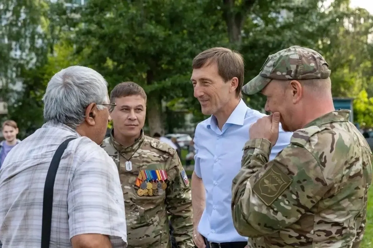 Губернатор поддержал инициативы по расширению проекта «Сердце Воина» и созданию маршрутов трудоустройства для вернувшихся бойцов.