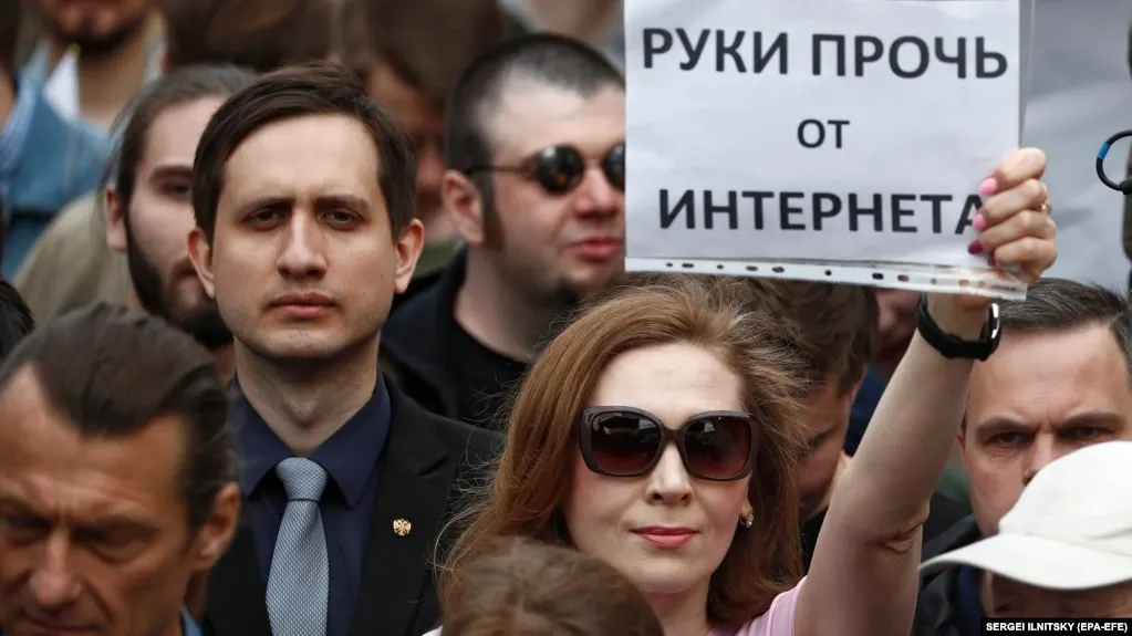 В России усилили контроль над VPN: блокируются IP‑адреса ряда сервисов обхода блокировок; пользователи сталкиваются с техническими сбоями, эксперты обсуждают политическую подоплеку мер.