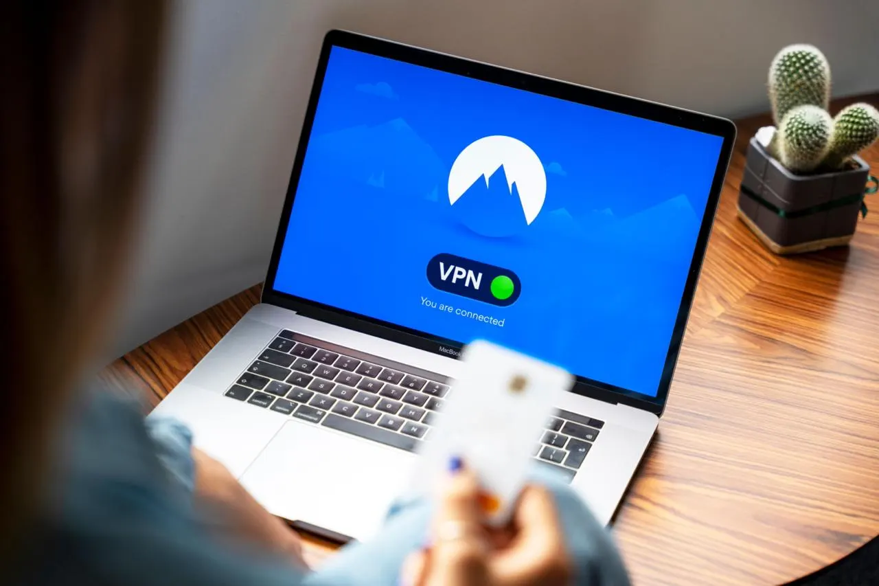 Министерство цифрового развития разрабатывает новые правила мониторинга VPN‑сервисов, попавших в перечень исключений, чтобы предотвратить обход блокировок.