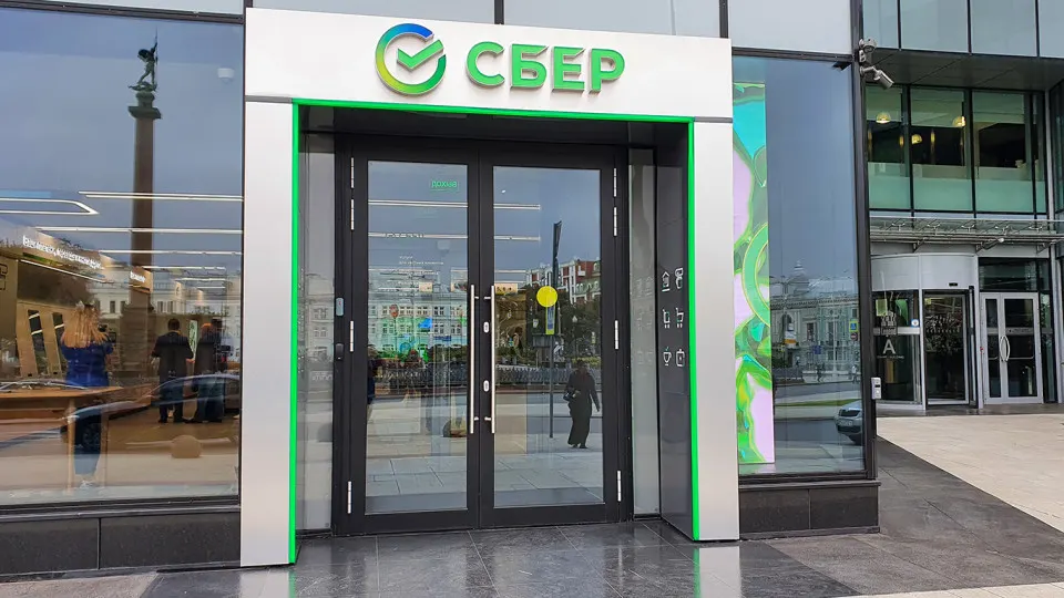 Сбербанк наращивает резервы и растет доля проблемных активов, отрасли ищут пути выхода из затяжного замедления. Эксперты ждут медленного роста экономики в ближайшие годы.