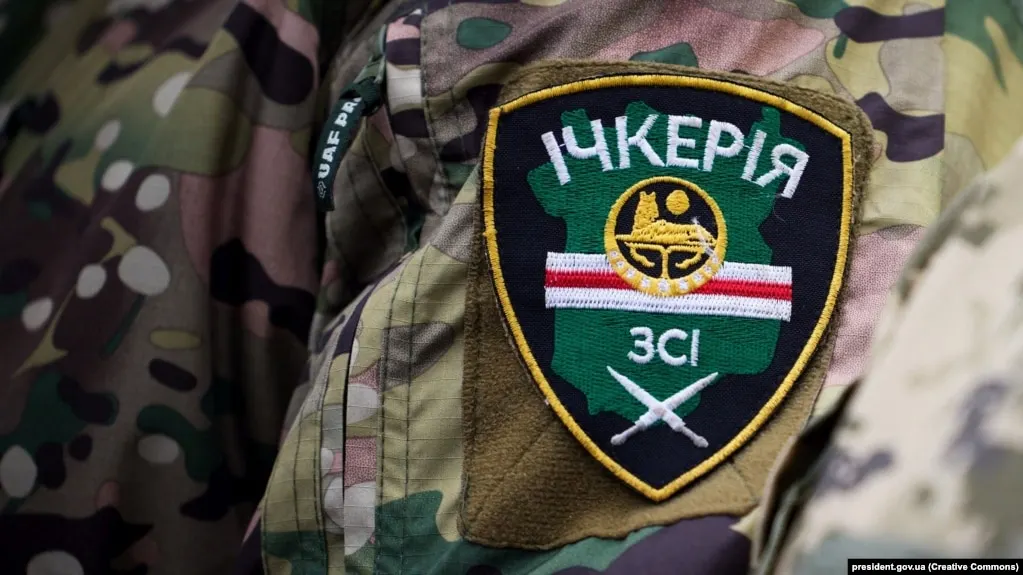 Российские власти признали Чеченскую Республику Ичкерию террористической организацией: Росфинмониторинг добавил ее в перечень экстремистов и террористов после решения суда в Грозном, а проживающий в Великобритании Ахмед Закаев включён в тот же список и фигурирует в новом уголовном деле.