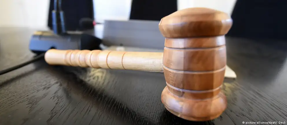 Суд признал 24‑летнего Романа Мальцева виновным в демонстрации запрещённой символики; дело базировалось на рапорте сотрудника Центра «Э». Ранее Верховный суд признал соответствующее движение экстремистским.