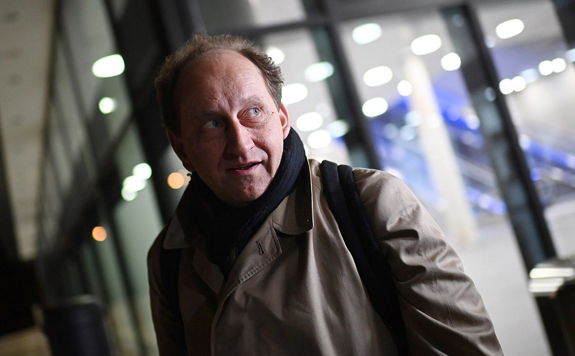 Москва направила «решительный протест» после встречи в Киеве депутата Родериха Кизеветтера с Ахмедом Закаевым. В Чечне движение Ичкерия объявлено террористическим; Закаев живёт в Великобритании, а по данным расследования на него готовились покушения.