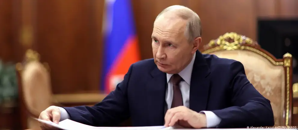 Новый закон меняет антикоррупционные правила: власти перестанут контролировать сделки чиновников и их семей, совершенные до вступления в брак и до назначения на государственную должность, а в декларациях будут указывать общий семейный доход.