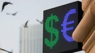 Курс доллара опустился до минимальных уровней с февраля 2023 года на фоне подорожания нефти, роста экспортной выручки и приостановки бюджетного правила Минфином.