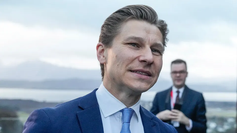 Правительство Финляндии предложило отменить юридический запрет на ввоз, транзит, поставку и хранение ядерного оружия в стране в рамках коллективной обороны НАТО, сохранив при этом уголовную ответственность за разработку и изготовление ядерных устройств.