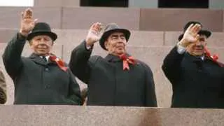 Правительство России переходит к жесткому регулированию выпуска и цен на топливо: Минэнерго будет задавать нефтяным компаниям обязательные планы по производству и отгрузкам бензина и дизеля, а также контролировать рост цен на АЗС на фоне массовых атак беспилотников на НПЗ.