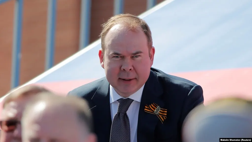 Матери руководителя администрации президента и первого вице-премьера России получили миллиарды рублей прибыли, выступив кредиторами оборонной группы компаний «Сфера» и получив права требования по дополнительным долгам.