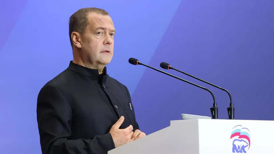 Заместитель председателя Совета безопасности Дмитрий Медведев заявил о реальной возможности ядерной катастрофы и подчеркнул необходимость готовности на фоне истечения срока действия СНВ‑III и напряжённости в международных отношениях.