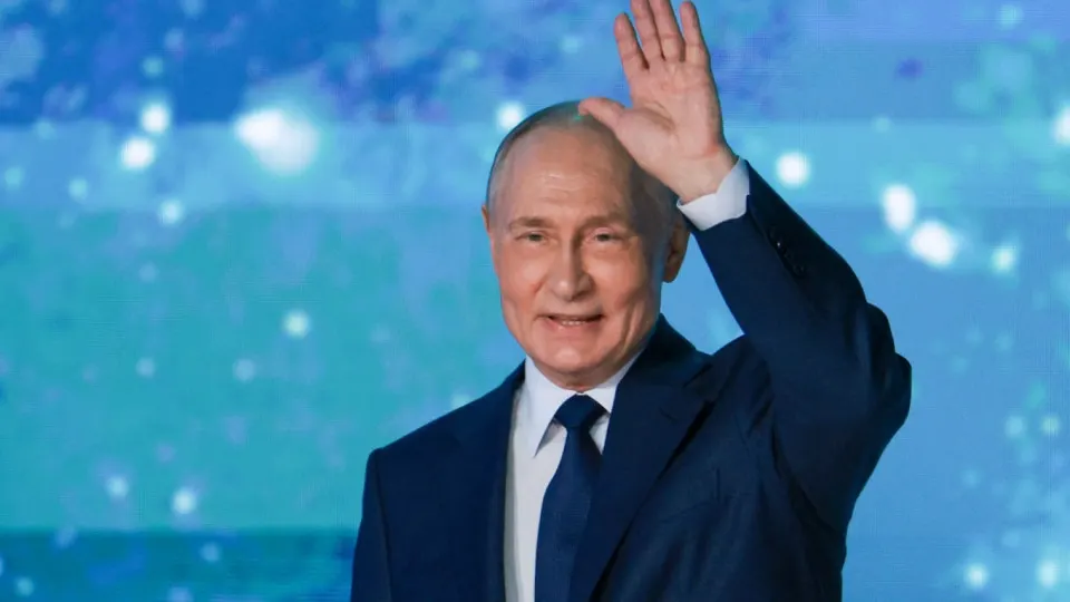 Президент РФ заявил, что при ограничениях мобильного интернета должны продолжать работать Госуслуги, платёжные системы и сервисы записи к врачу, а граждан необходимо заранее информировать об отключениях.