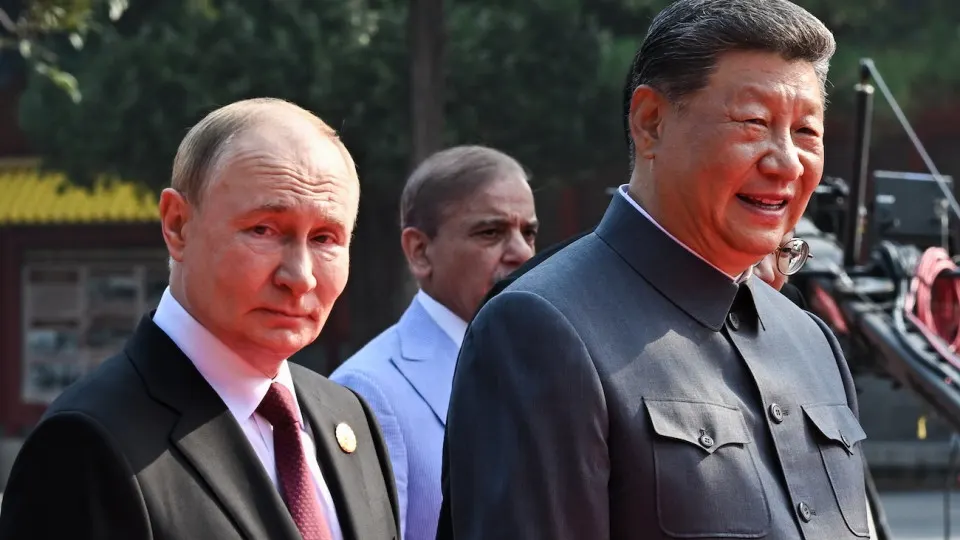 Правительственный макропрогноз показывает, что Россия не сможет заметно нарастить экспорт газа в Китай до конца 2020‑х годов: рост поставок ожидается за счет уже действующих маршрутов, а не за счет «Силы Сибири‑2».