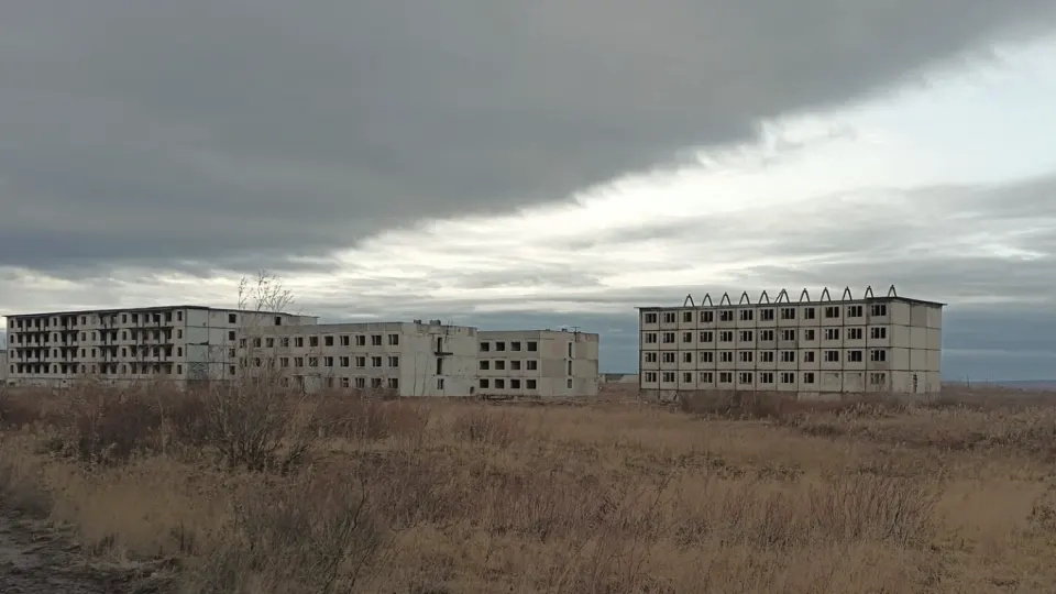 Число новорожденных в России снижается одиннадцатый год подряд и достигло минимумов за более чем 200 лет, тогда как государственные программы и пропаганда многодетности не приводят к развороту демографического тренда.