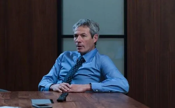 Прокуратура требует конфискации активов Вадима Мошковича: суд арестовал акции и около 14 млрд рублей. Предприниматель задержан и находится в СИЗО; холдинг оценивают более чем в 550 млрд рублей.