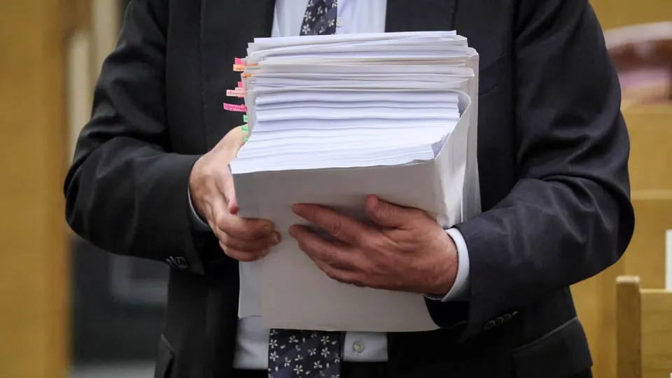 По оценке экспертов, в 2025 году почти треть расходов федерального бюджета оказалась в закрытой части — её объём составил около 12,3 трлн рублей из 42,9 трлн; основной фактор — рост трат на национальную оборону.