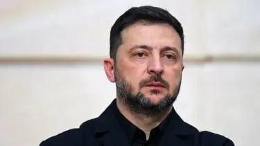 Президент Украины заявил, что российские силы продолжают активные боевые действия: сотни обстрелов, десятки штурмов и массовые атаки дронами. Киев пока воздерживался от дальнобойного ответа, но пообещал зеркальную реакцию при эскалации.