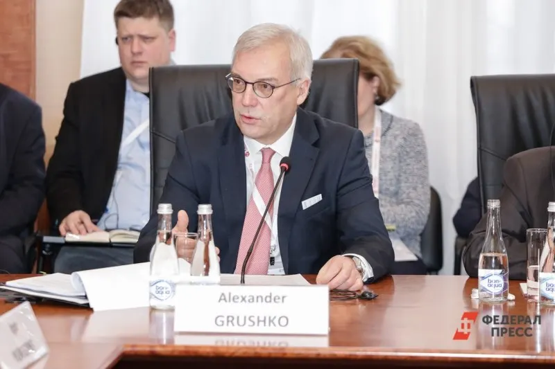 Замминистра иностранных дел Александр Грушко предупредил, что любые попытки блокады или применения силы против Калининградской области вызовут серьёзную реакцию Москвы; риск захвата региона он назвал нулевым.