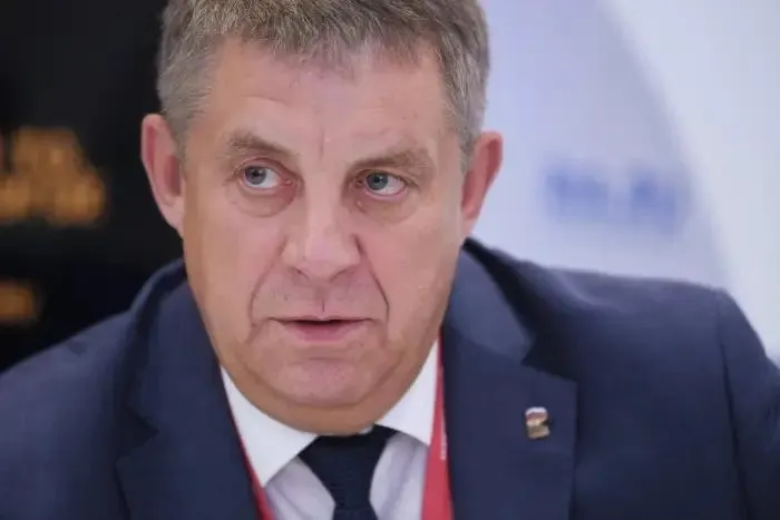 По информации региональных и партийных источников, отправленный в отставку губернатор Брянской области может получить вакантный мандат депутата Госдумы. Одновременно обсуждаются возможные назначения других уволенных глав приграничных регионов.