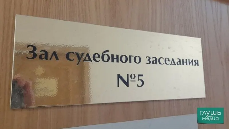 Верховный суд предложил смягчить требования к квалификации секретарей судебных заседаний: на эти должности смогут претендовать не только выпускники с высшим юридическим образованием, но и студенты юридических факультетов.