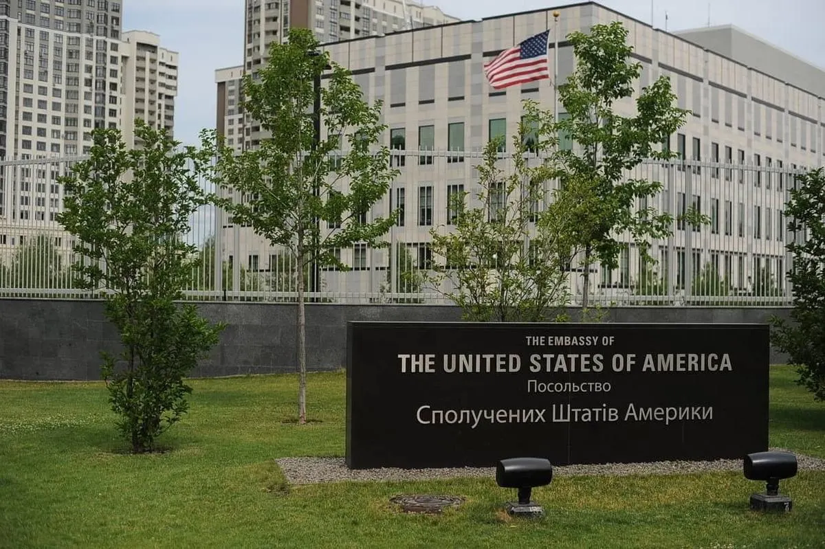 В телефонном разговоре глава МИД сообщил госсекретарю США о планируемых ударах по объектам в Киеве и рекомендовал рассмотреть эвакуацию сотрудников посольства; ранее были объявлены «системные» удары и призыв к иностранцам покинуть город.