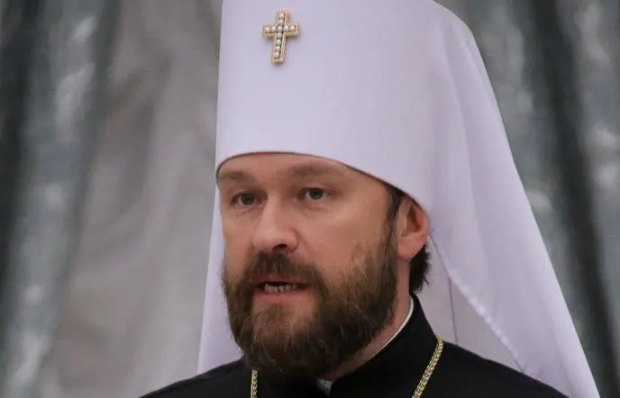 Митрополит Иларион и его оператор освобождены без обвинений и без мер пресечения. Экспертиза подтвердила, что найденное в багажнике — запрещённое вещество; следствие в Чехии продолжается.