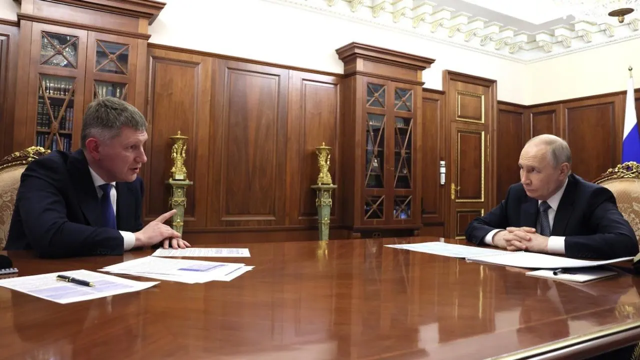 Министр Максим Решетников доложил президенту, что Россия сокращает разрыв по ВВП на душу населения и демонстрирует опережающие темпы роста вопреки санкциям; при этом уровень ВВП на душу населения остаётся значительно ниже показателей развитых стран.