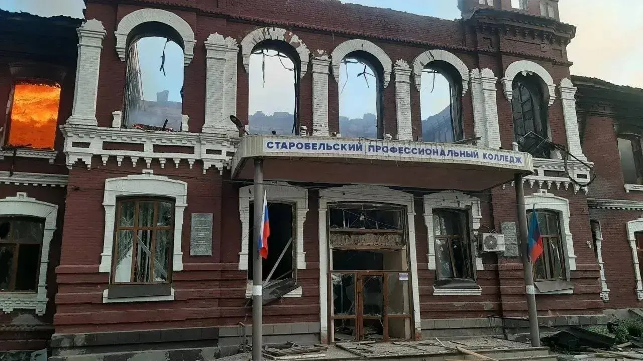 В результате ночного удара по общежитию профессионального колледжа в Старобельске погибли 6 человек, ещё 15 числятся пропавшими, пострадали 39 человек, большинство — несовершеннолетние.