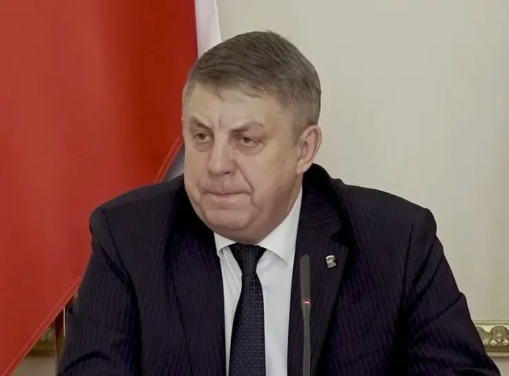 Александр Богомаз ушёл в отставку 13 мая, а через день получил мандат депутата Госдумы от «Единой России». Решение об утверждении назначений подтвердил ЦИК; параллельно с Богомазом покинул пост и губернатор Белгородской области Вячеслав Гладков.