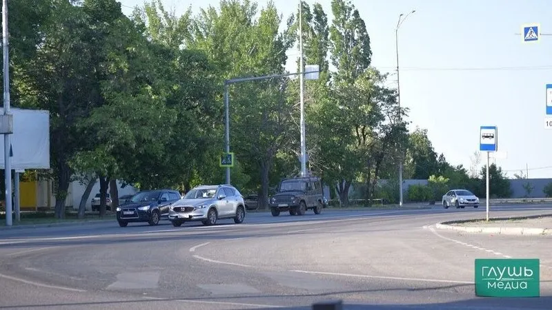 В рамках утверждённой стратегии повышения безопасности дорожного движения до 2030–2036 годов планируют ввести дополнительные медосвидетельствования и реабилитацию для пьяных за рулём, обязать лишённых прав проходить проверки знаний и разрешить внесудебные блокировки сайтов с опасным для ПДД контентом и услугами по поддельным документам.