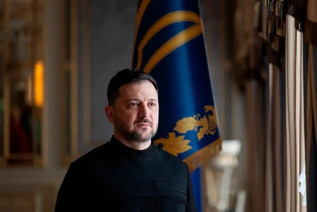 Президент Украины заявил, что официальных обращений по объявленному Минобороны РФ прекращению огня не поступало; в ответ он ввёл «режим тишины», который вступит в силу с 00:00 6 мая. Российское военное ведомство при этом грозило ударами по Киеву и рекомендовало гражданам и дипломатам покинуть город.