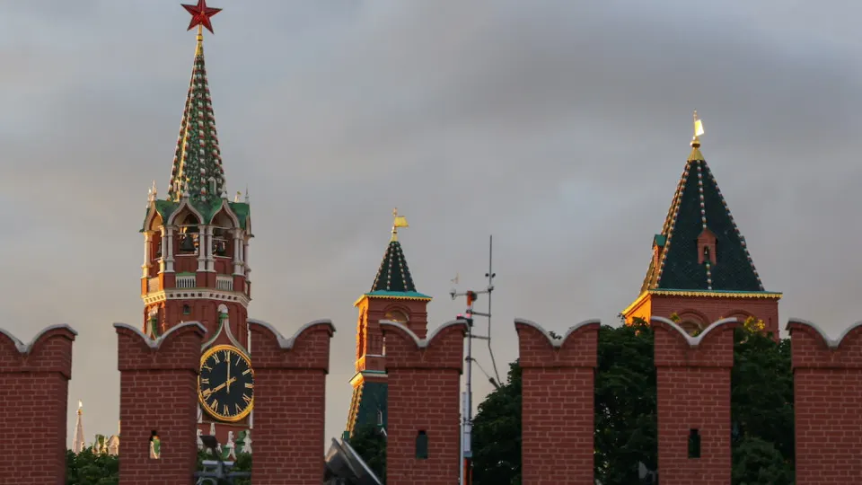 Высшие чиновники просили ослабить блокировки интернета, однако президент отдал предпочтение подходу спецслужб. Отключения уже снизили поддержку власти и вызвали волну недовольства; при этом в Кремле предпочитают ужесточение ради безопасности.