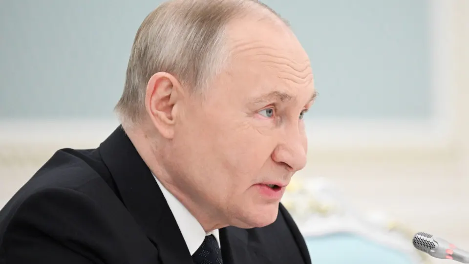 Власти поставили цель увеличить приток иностранных студентов до полумиллиона к 2030 году; одновременно фиксируется массовая кампания по привлечению иностранцев на службу по контракту и в подразделения беспилотных систем, в том числе среди студентов.