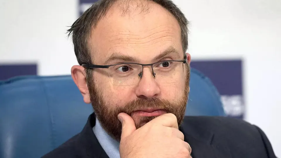 Заместитель председателя синодального отдела РПЦ заявил, что массовые отключения мобильного интернета — не катастрофа, а повод задуматься о вечных ценностях; на этом фоне в стране растут масштаб и правовые основания для приостановки связи.