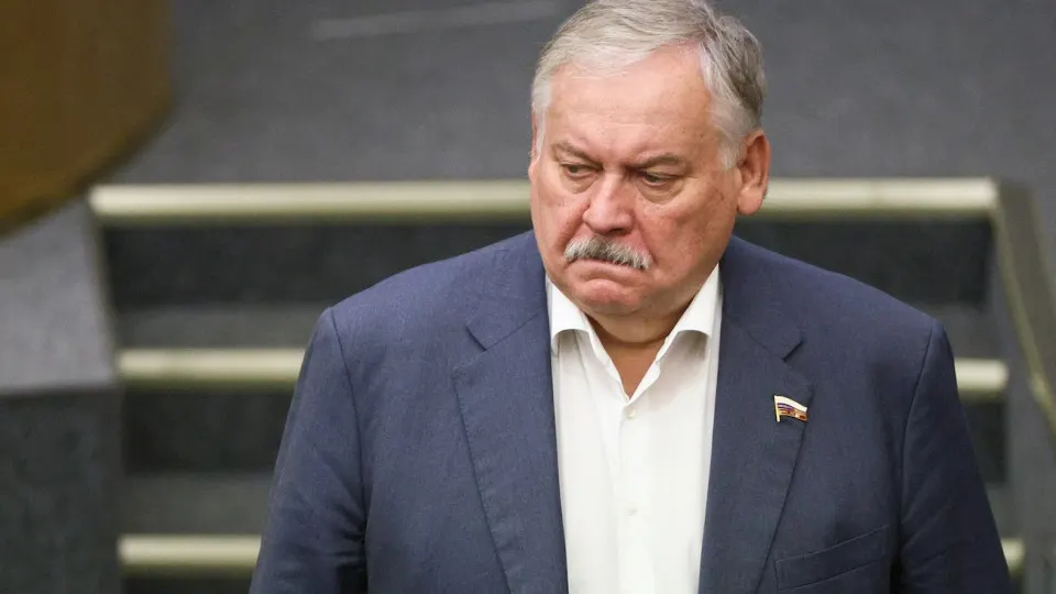 Первый зампред комитета Госдумы Константин Затулин заявил, что Латвия и Эстония нарушили обещания, данные при выходе из СССР, и в дальнейшем допускали русофобию. Его слова прозвучали на фоне обсуждения в парламенте закона о праве президента применять войска за рубежом для защиты граждан России; западные разведки и аналитики в свою очередь предупреждают о рисках эскалации.