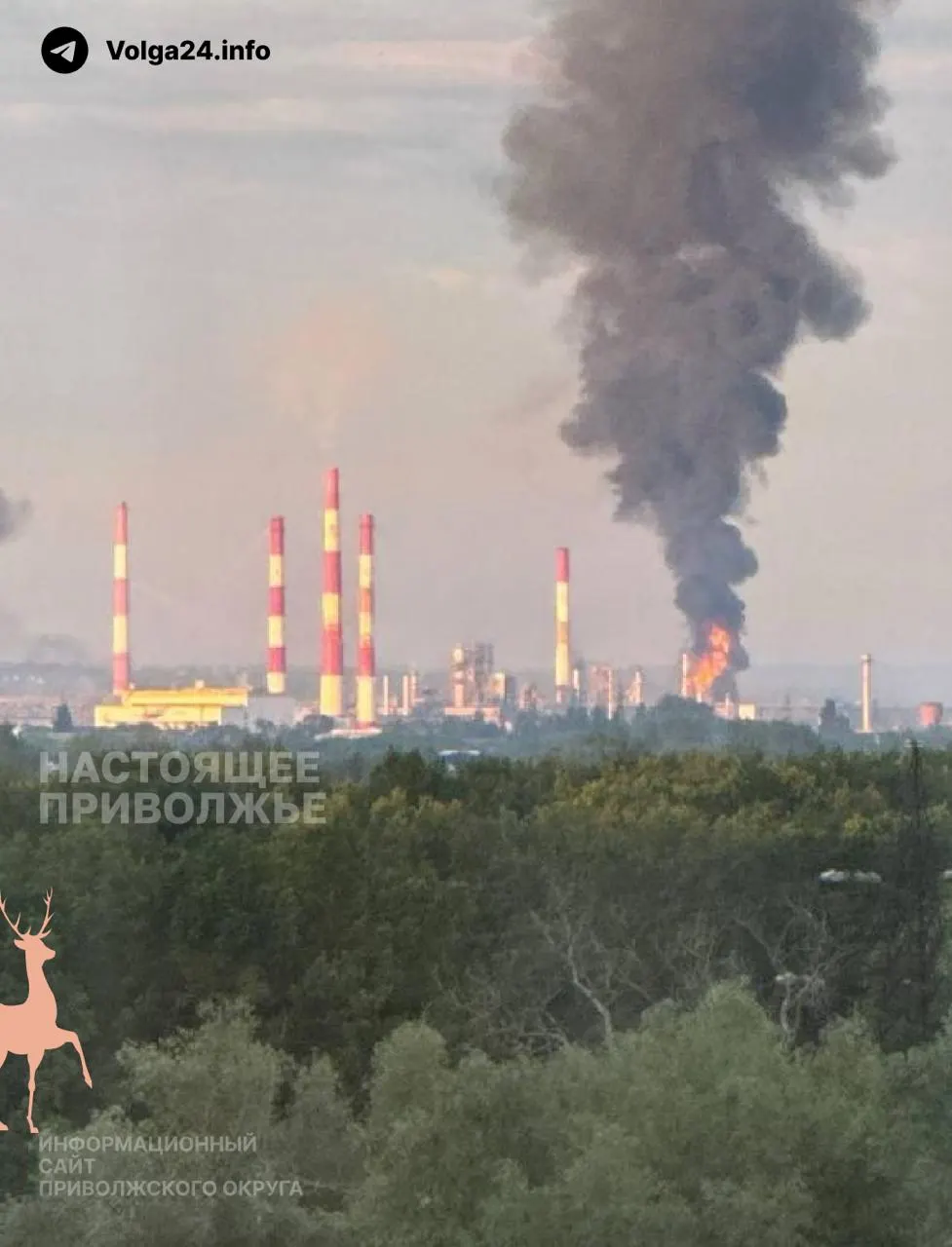 В ночь на 10 июня в Самаре после атаки БПЛА вспыхнул пожар на Куйбышевском нефтеперерабатывающем заводе. В регионе объявили ракетную опасность, автозаправки закрыли, метро перевели в режим бомбоубежища.