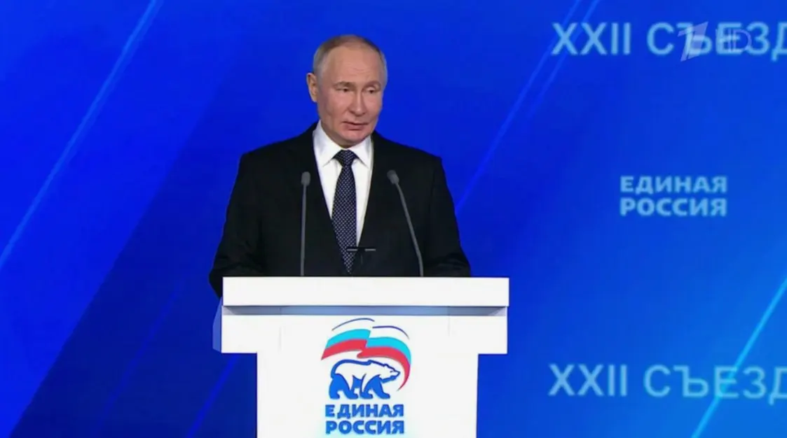 Кремль не исключил участие президента в предвыборном съезде ЕР, где будут выдвигать кандидатов в Госдуму; он, вероятно, ограничится словами поддержки и вряд ли возглавит список.