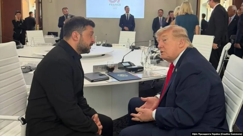 На саммите G7 в Эвиане лидеры обсудили ситуацию вокруг Украины, согласились на необходимость ужесточения давления на Россию и рассматривали новые санкции в энергетике и банковском секторе, а также поставки средств ПВО.