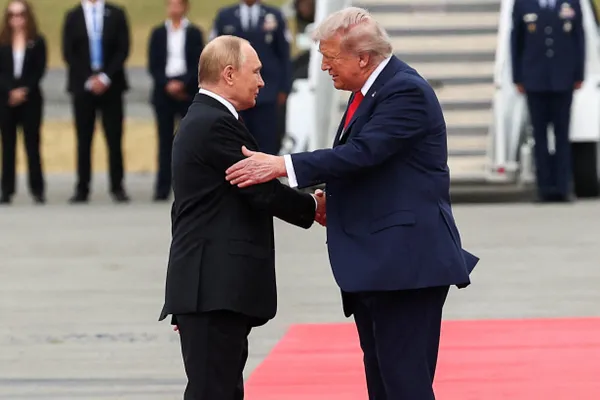 Президент заявил о готовности Москвы вернуться к переговорам по соглашению, выработанному в Стамбуле весной 2022 года, которое предполагало отказ Украины от вступления в НАТО и ограничение её вооружённых сил в обмен на гарантии безопасности.