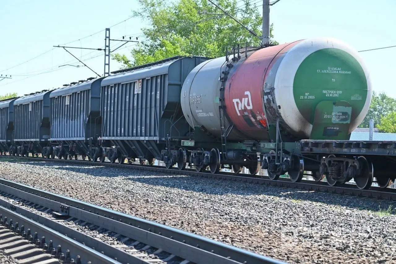 Штаб призван обеспечить стабильный приём и доставку нефтегрузов по регионам, с особым вниманием к поставкам авиакеросина в аэропорты.