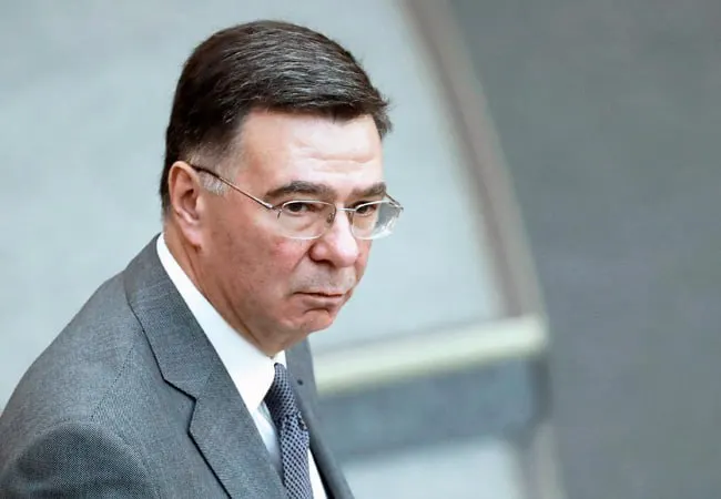 Заместитель министра иностранных дел Александр Панкин на Петербургском международном экономическом форуме заявил о «живучести» российской экономики и отверг характеристику страны как «бензоколонки».