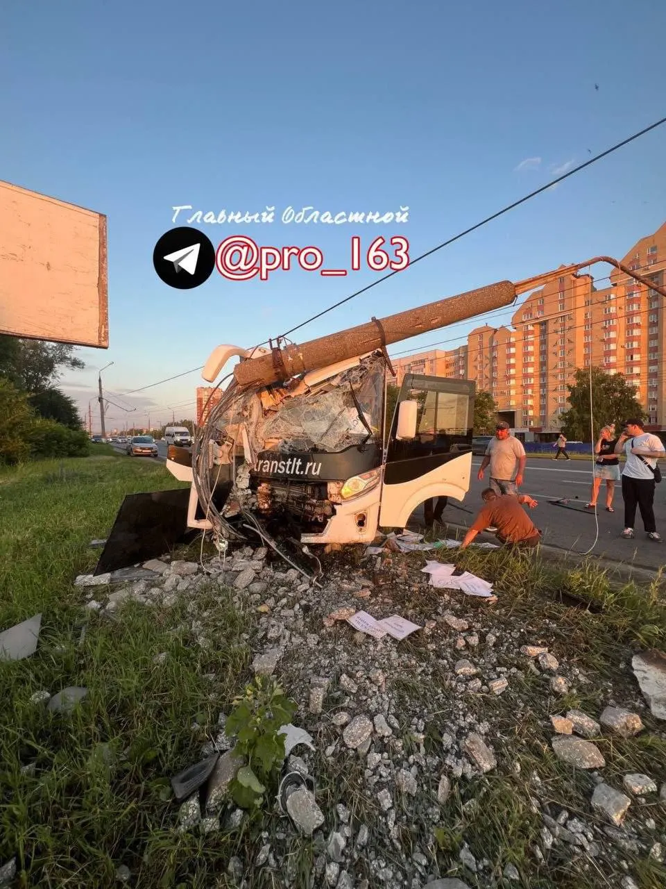 На Южном шоссе в Тольятти произошла серьёзная авария с участием автобуса. Очевидцы сообщают, что на месте работают реанимационные бригады, детали инцидента уточняются.