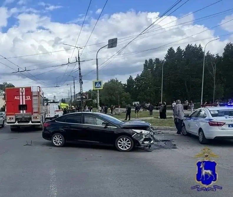 3 июня на улице Матросова водитель Ford при повороте не уступил дорогу, в результате столкновения с Haval один человек погиб, второй госпитализирован.