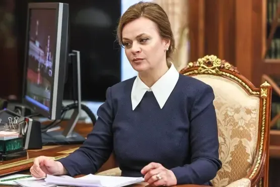 Указ президента назначил Анну Цивилеву, статс‑секретаря‑заместителя министра обороны и председателя фонда «Защитники Отечества», в президиум Совета при президенте. Цивилева состоит в родстве с президентом; фонд получил расширенные полномочия по поддержке новых категорий ветеранов.